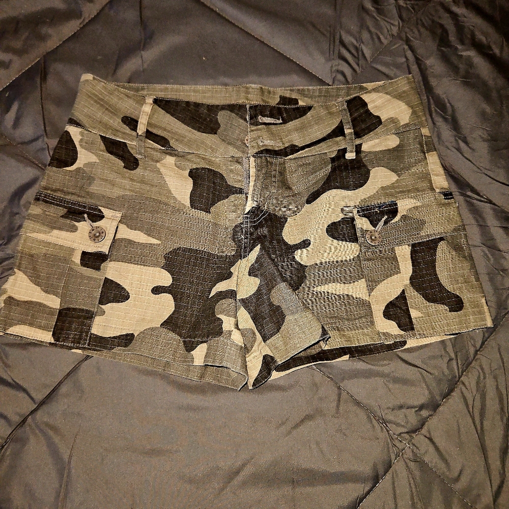 Brand new cargo camo short